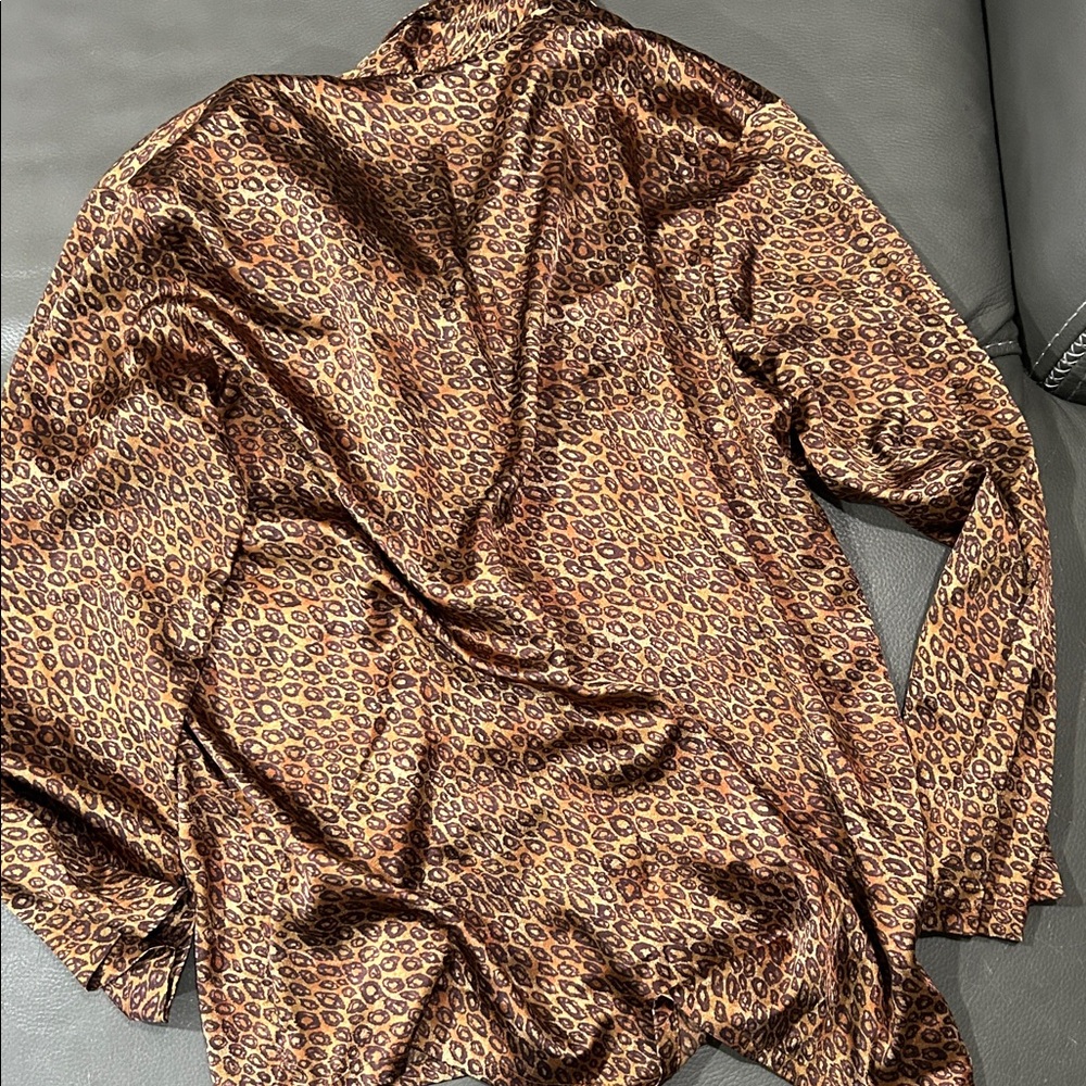 Victoria’s Secret Leopard Print Button-Up Sleep Shirt, size S - Picture 5 of 5